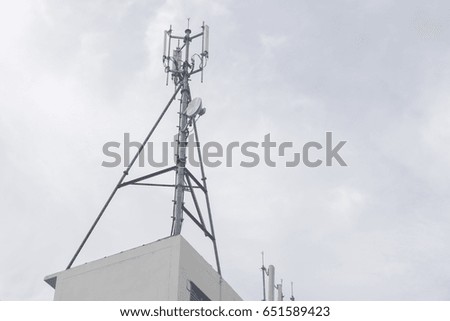 The reception antenna at the top of the building.