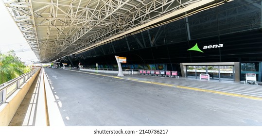 Recife, PE, Brazil - October 19, 2021: External Area Of The International Airport Of Recife, REC, Guararapes - Gilberto Freyre. 