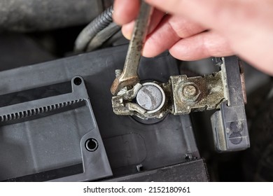 Reconnecting Car Starter Battery Terminal After Replacing Dead Battery With A New One