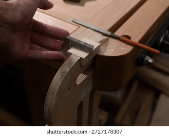 A record of a violin maker's process of creating a handmade violin codenamed "3r691".