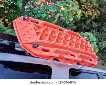 recovery traction ladders mounted on roof racks of suv, used to enhance tire traction in mud, snow or sand emergency conditions