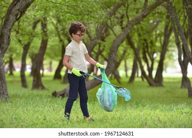 Recycle Waste Litter Rubbish Garbage Trash Junk Clean Training. Nature Cleaning, Volunteer Ecology Green Concept. Young Men And Boys Pick Up Spring Forest At Sunset. Environment Plastic Pollution