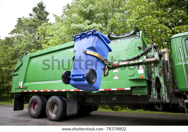 Recycling truck picking\
up bin - Horizontal