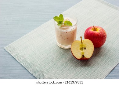 Red Apple Smoothie With Mint Yogurt