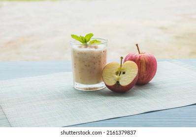 Red Apple Smoothie With Mint Yogurt