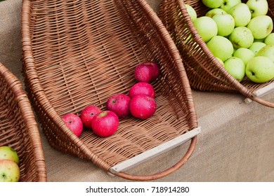 red apples