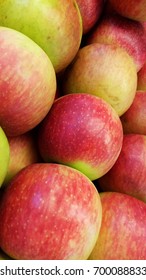 Red apples background

