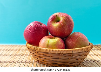 Manzana Gotas Imagenes Fotos De Stock Y Vectores Shutterstock