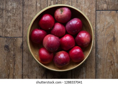 Red apples in a round bowl.