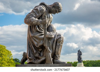 Red Army Soldier On Knees In Tretptower Soviet War Memorial, Berlin Germany