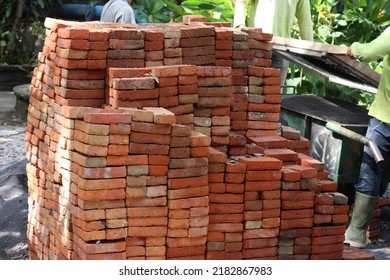 Red Bricklayer For Enginearing And Contruction Work