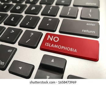 Red button keyboard written NO ISLAMOPHOBIA