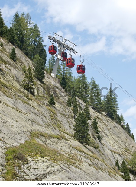 Red cable car\
lift at Chamonix mer de\
glace