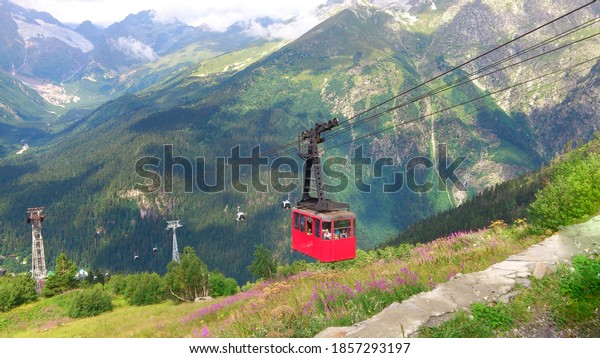 Red cable car. Travel and sightseeing arrangements.\
Old cable car.