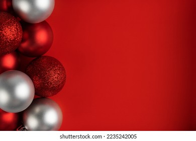 red christmas background with gradient fill, Christmas balls