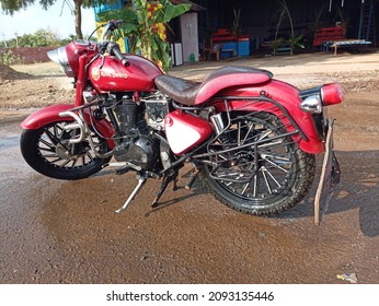 Red Coloured Royal Enfield Bike Standing Beautiful Stylish Bike Sindagi Vijayapura Karnataka 12-19-2021