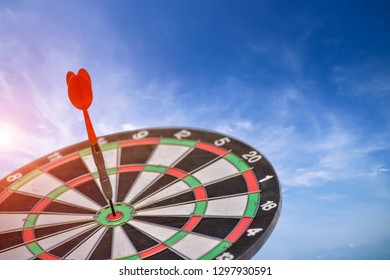 Bilder Stockfotos Und Vektorgrafiken Dartscheibe Rot Shutterstock