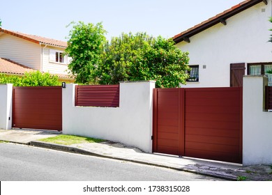 red design home metal aluminum gate of modern house