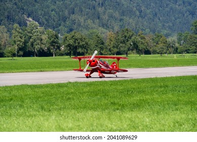 1,681 Double wing airplane Images, Stock Photos & Vectors | Shutterstock