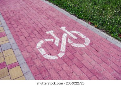 Red and gray cobblestones on which the sign of a bicycle path is drawn - Powered by Shutterstock