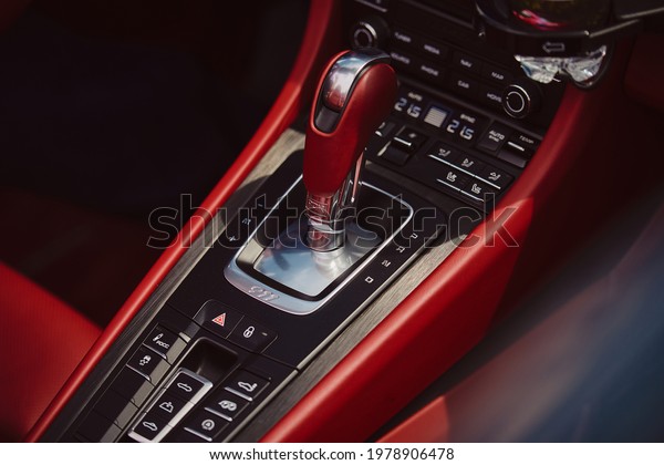the red\
interior trim of the Porsche 991\
Convertible