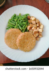 Red Lentil Burger With Tofu And Green Beans