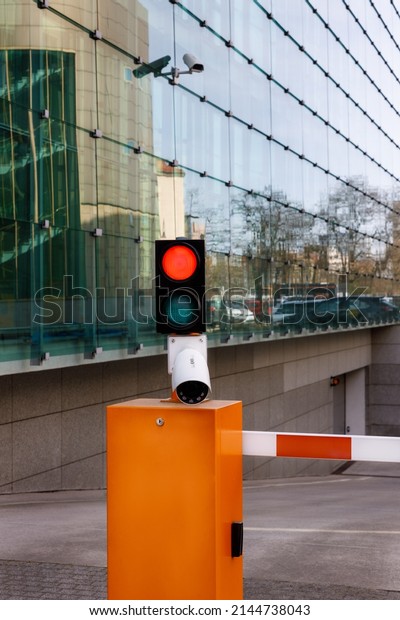 Red light with a\
barrier