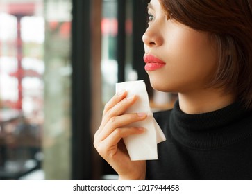 Red Lips Woman Wiping Her Mouth,red Lips,girl Take Clean On Her Lips With White Tissue, Asian Girl Using Tissue Wipe Her Mouth,girl Use Napkin,white Tissue,wipes Lips
