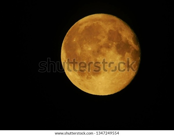 The red moon on night\
sky