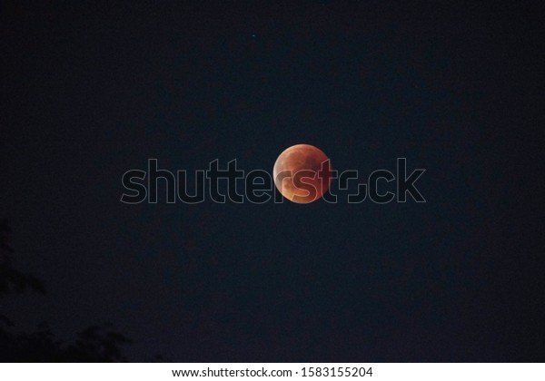 Red moon in the sky of
Berlin