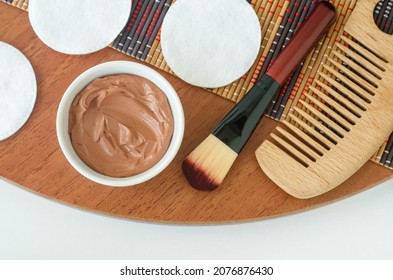 Red Moroccan Bentonite Clay In A Small White Bowl, Make-up Brush And Hairbrush. Clay Texture Close Up. Diy Facial Or Hair Mask, Body Wrap Recipe. Natural Beauty Treatment And Spa. Top View, Copy Space