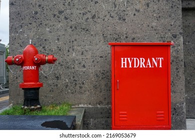 Red outdoor hydrant itself consists of two types, namely hydrant Pillar and Hydrant Box. Useful for fire fighting.        