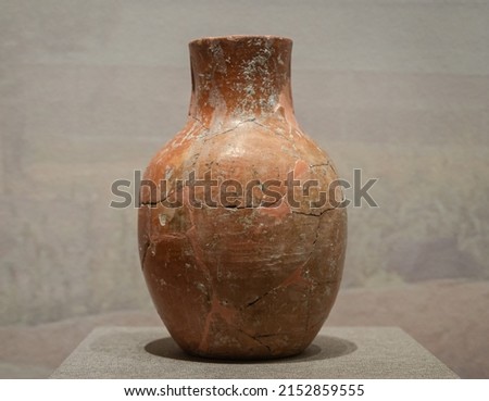 Red Pottery Ewer, Ancient China Cultural Relics. Zdjęcia stock © 