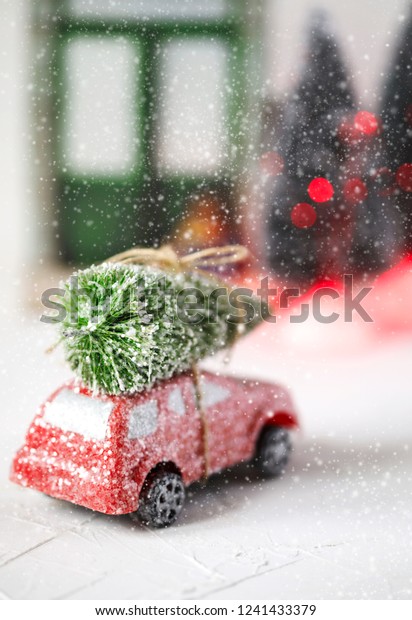 Red\
retro toy car delivering Christmas Tree. Holiday\
card