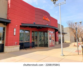 Red Robin Restaurant - Front Door (Aurora, Colorado, USA) - 04\24\2021