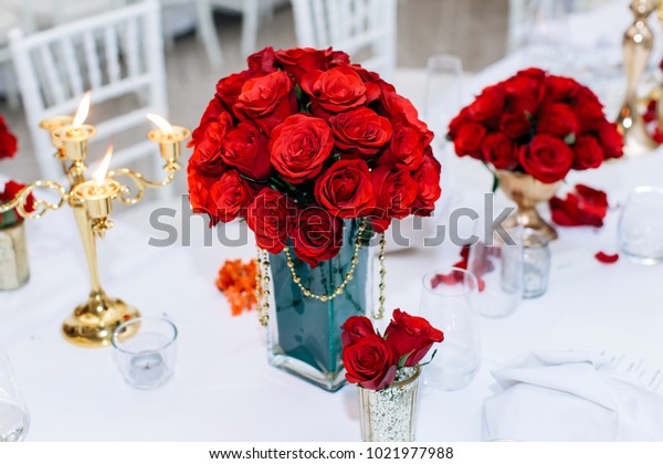 Red Roses Decorating White Table Setting Royalty Free Stock Image