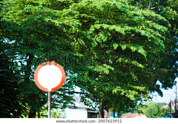 red round traffic sign with empty white inner\
circle, mockup of traffic\
sign