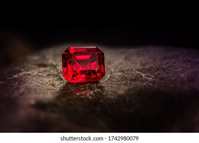 Ruby Rojo. Piedra preciada roja
