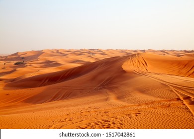 Roter Sand "Arabianische Wüste" in der Nähe von Riad, Saudi-Arabien