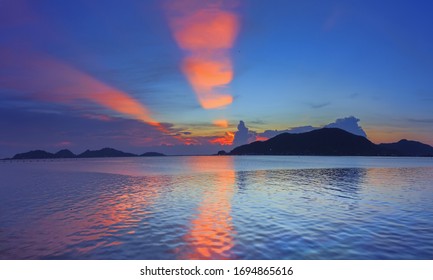 Red Sky Beautiful Sea Morning Sun Clouds Background