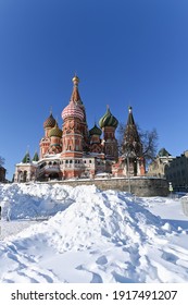 Red Square In Winter. Snow And Sun On A Winter Day In The Center Of Moscow.