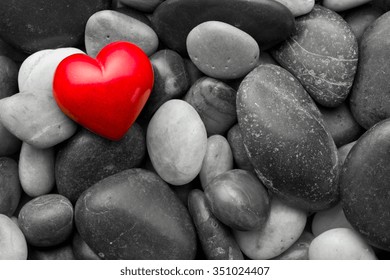 corazón piedra roja en