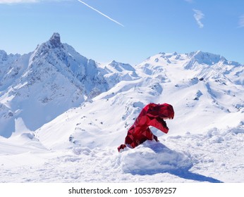 Red T-rex At LA SAULIRE – Courchevel 