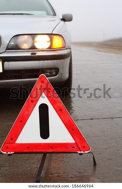 Red warning triangle\
(car breakdown)