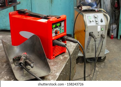  Red Welding Machine