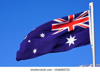 風になびくオーストラリアの国旗 のイラスト素材 Shutterstock