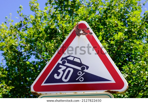 red and white Traffic Sign Steep incline 30% 30\
percent gradient road