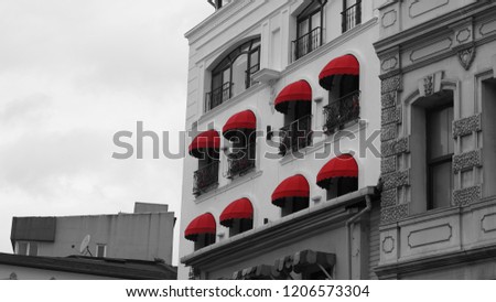 red window bulilds