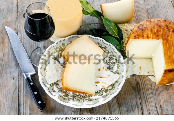 Red wine and Sardinian pecorino, aged cheese with\
sheep\'s milk, Italian food
