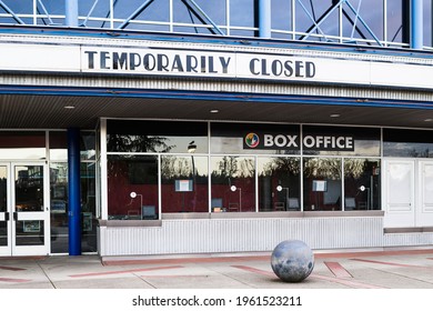 Redmond, WA, USA - March 30, 2021; The Regal Bella Bottega Movie Theater Temporarily Closed Due To The Covid-19 Pandemic In Redmond. Washington State